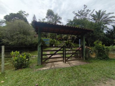 Sítio para Venda, 2 dormitórios, sendo 2 suítes, 3 banheiros, 4 vagas, mobiliado, área total 5.700,00 m², área construída 363,94 m²